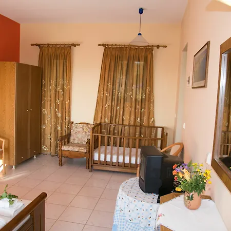 Almyros Studios & Apartment *